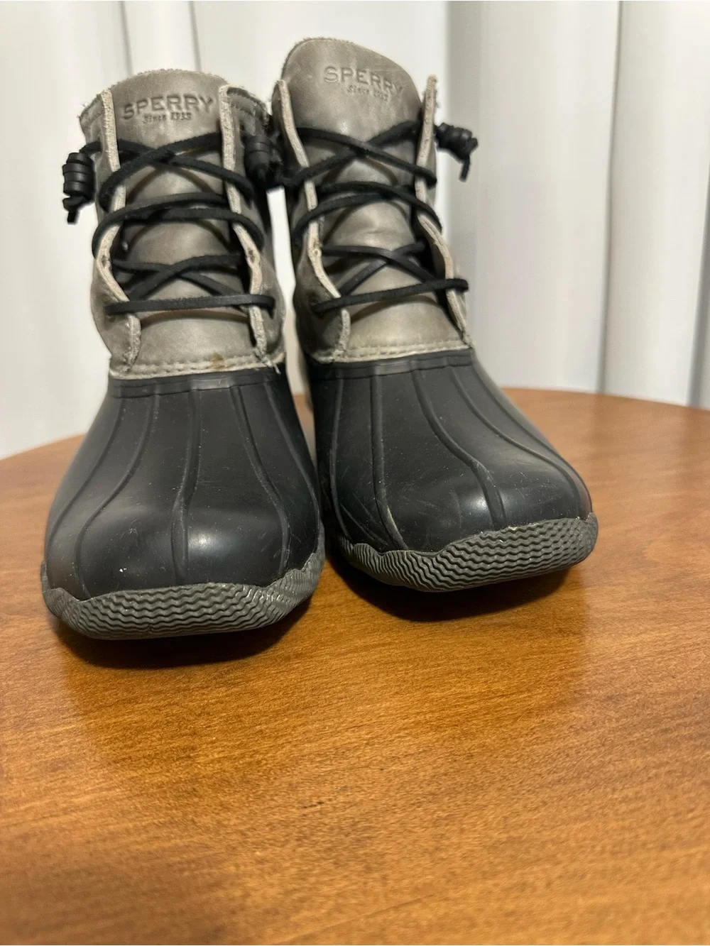 Sperry women’s size 7 saltwater Black and Gray Waterproof Duck Boots
